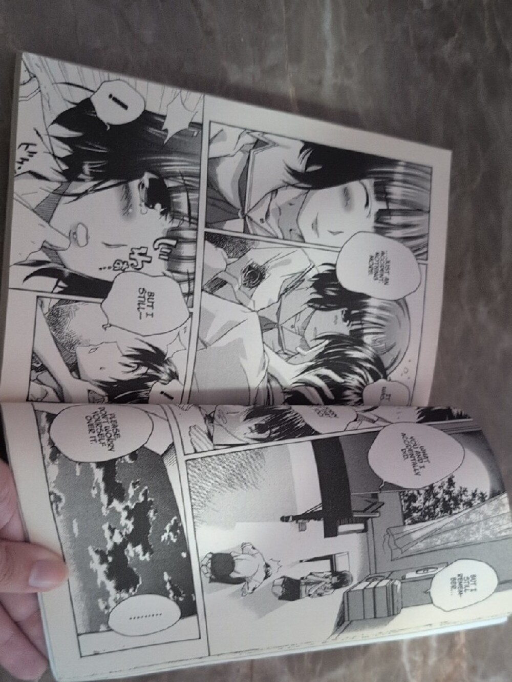 KimiKiss Manga Volume 3- Girl with Pink Rose Bouquet - Picture 4 of 4